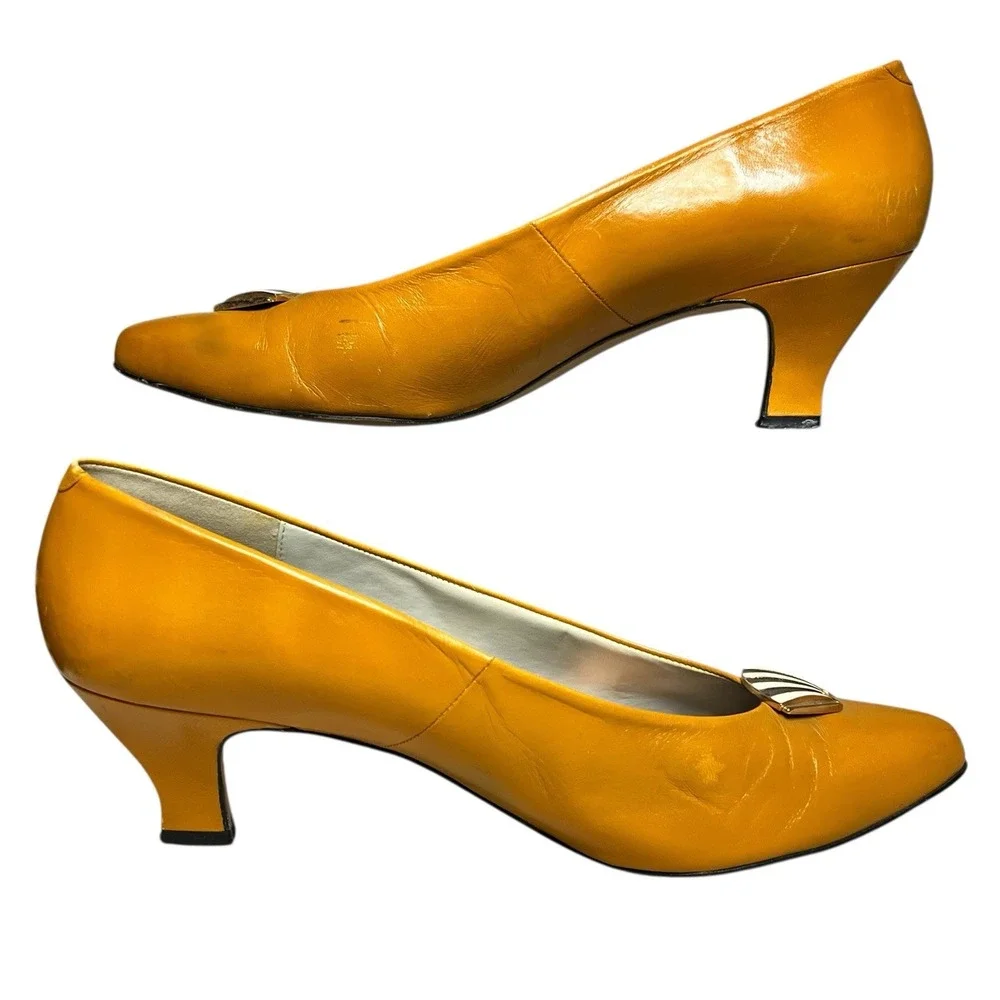 Vtg Mustard Yellow Leather Pumps Sz‎ 9.5 M Art Deco Shell Detail 2.5